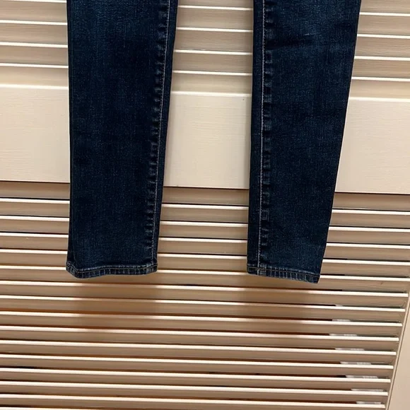 41. AG The Stilt Cigarette Leg Jeans in Medium Wash , Size 25